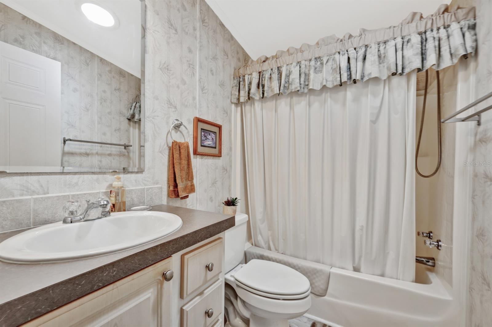 Image 17 of 38 For 1000 Kings Highway 476