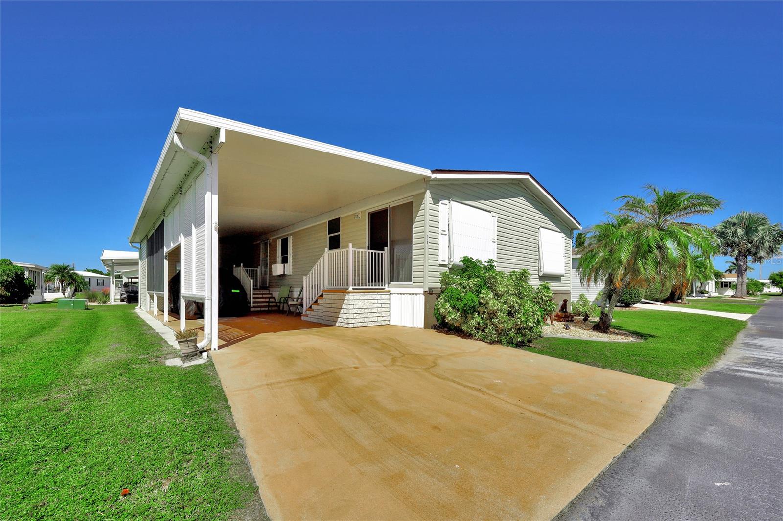 Image 2 of 38 For 1000 Kings Highway 476