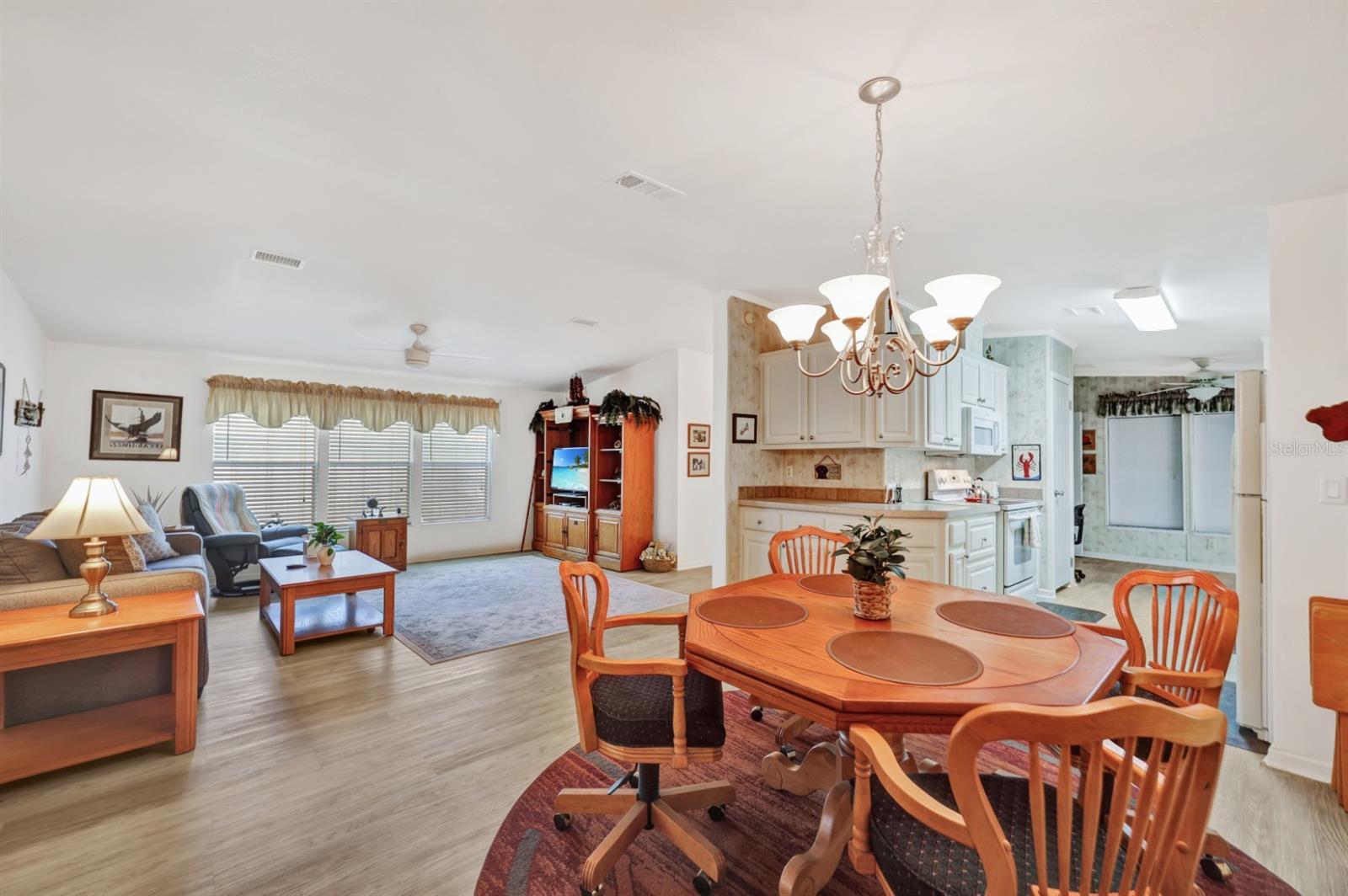 Image 6 of 38 For 1000 Kings Highway 476