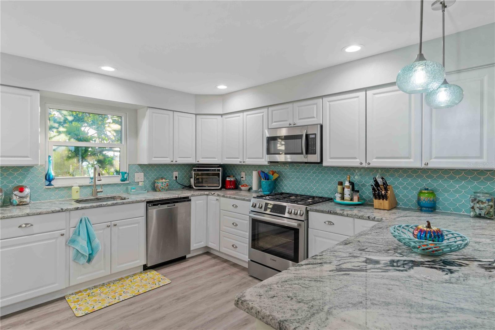 Image 32 of 100 For 10428 Marion Street