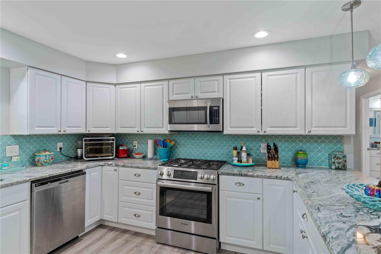 Image 35 of 100 For 10428 Marion Street