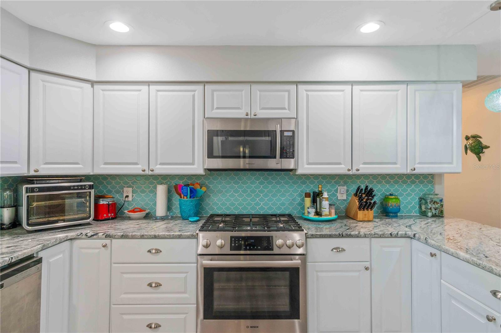 Image 36 of 100 For 10428 Marion Street