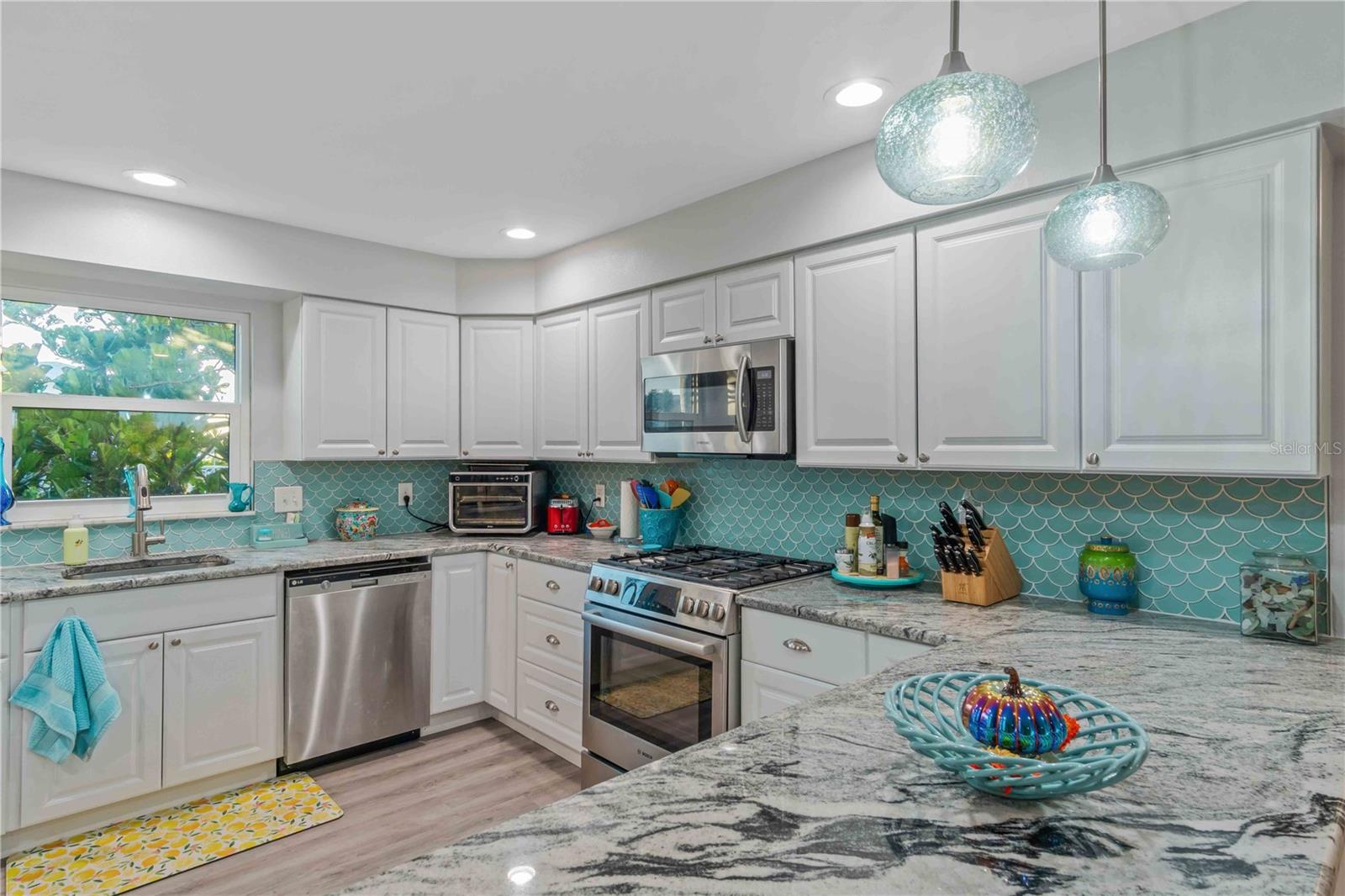 Image 38 of 100 For 10428 Marion Street