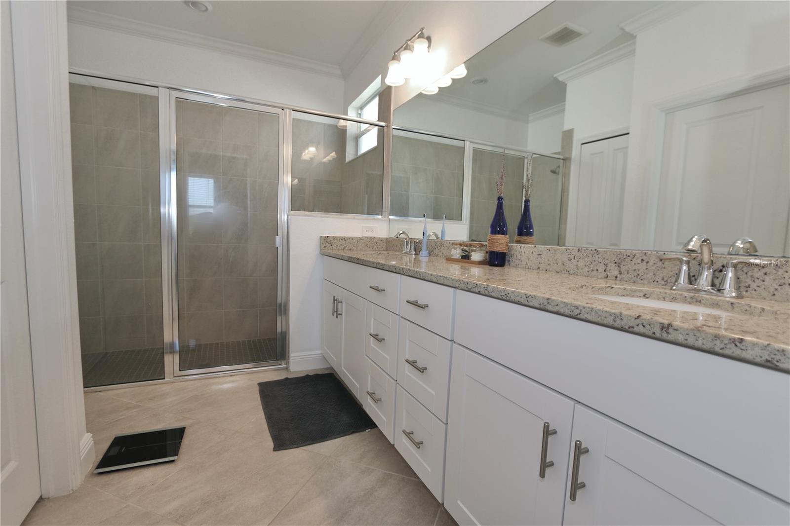 Image 8 of 21 For 17876 Woodland Court