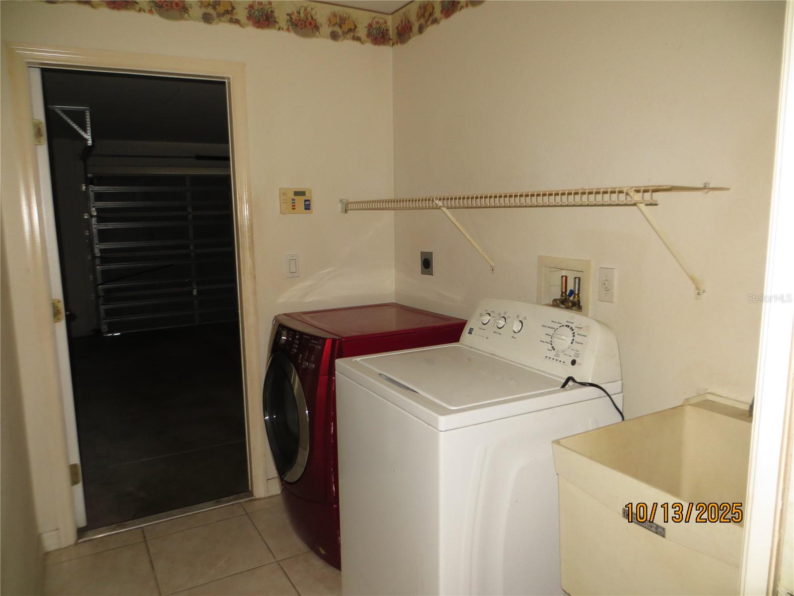 Listing photo id 8 for 3554 Penelope Terrace