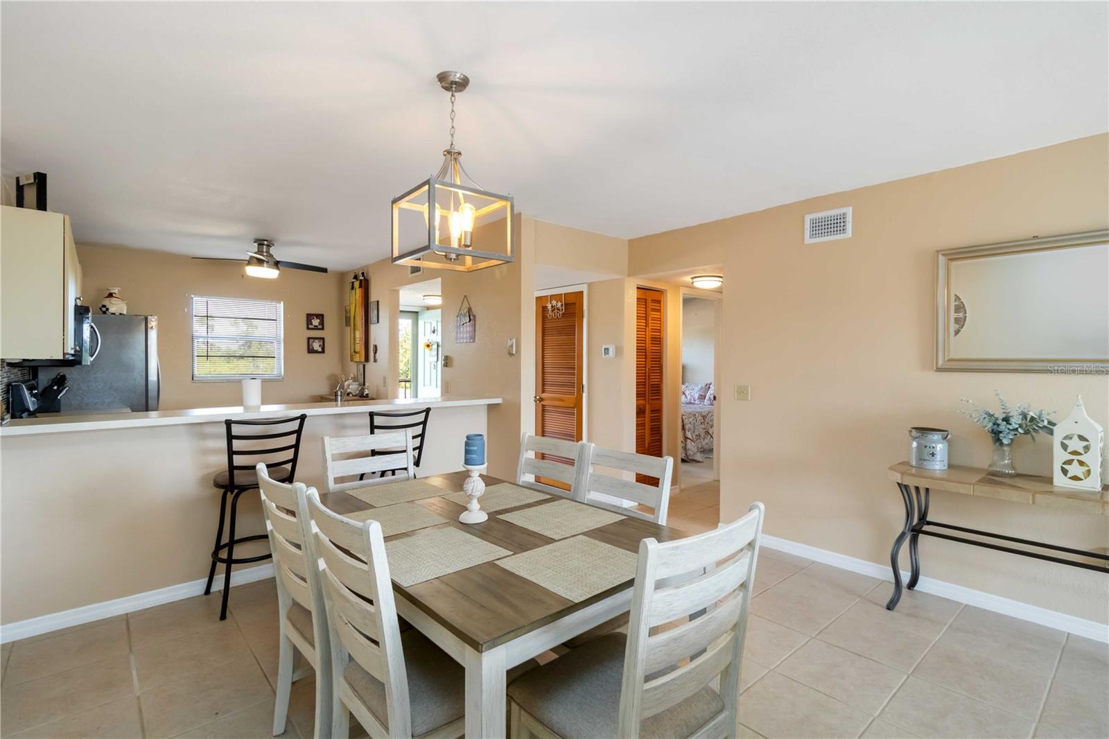 Image 11 of 34 For 175 Kings Highway 1022