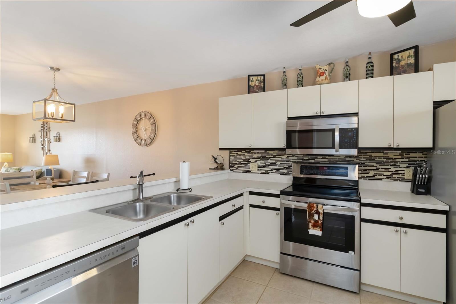 Image 13 of 34 For 175 Kings Highway 1022