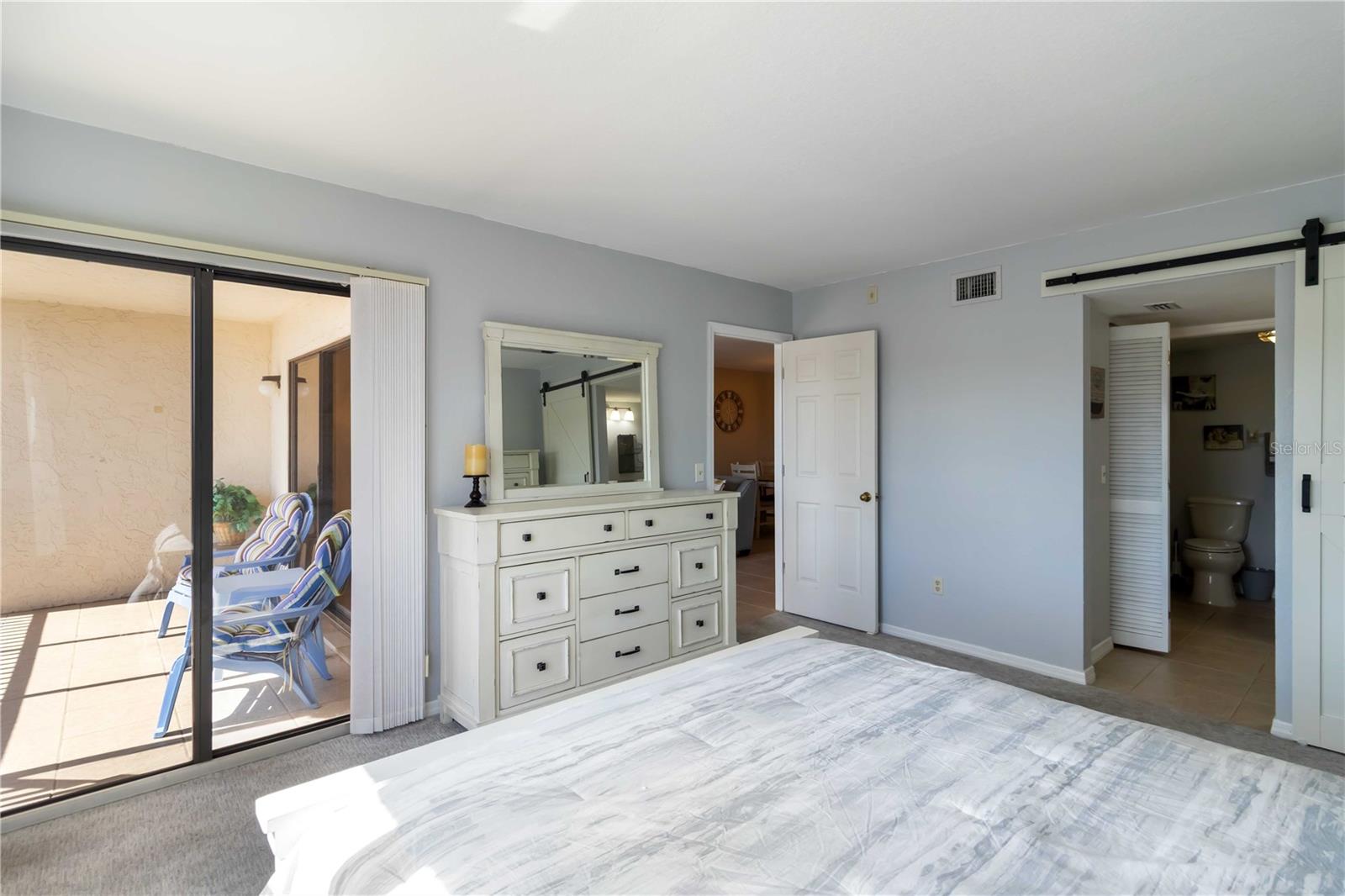 Image 17 of 34 For 175 Kings Highway 1022