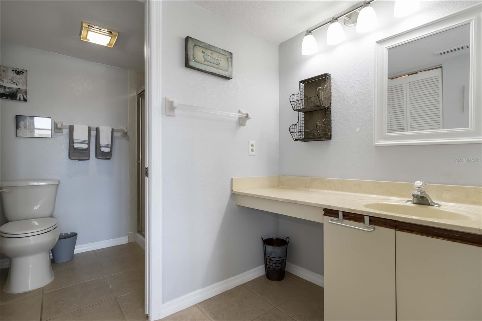 Image 18 of 34 For 175 Kings Highway 1022