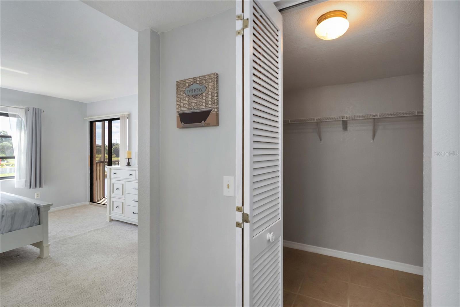 Image 19 of 34 For 175 Kings Highway 1022