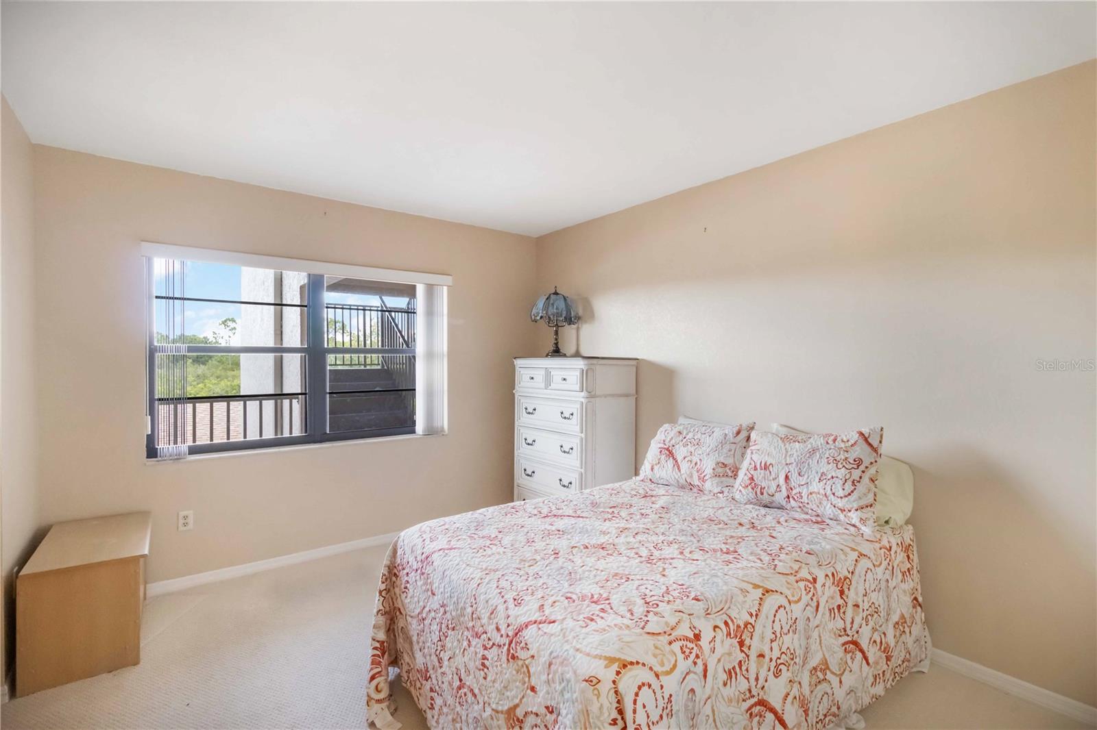 Image 20 of 34 For 175 Kings Highway 1022