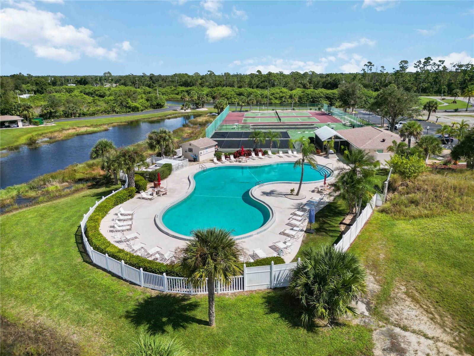 Image 30 of 34 For 175 Kings Highway 1022