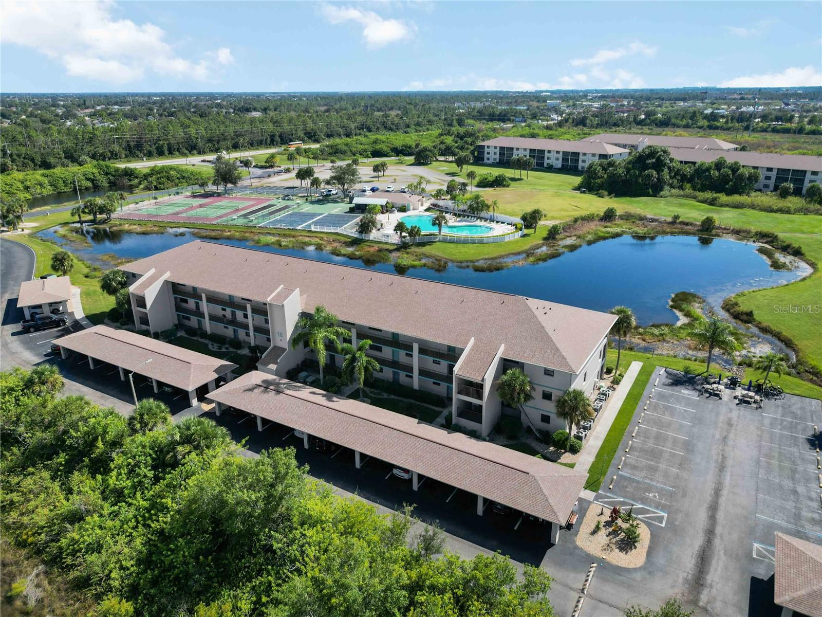 Image 32 of 34 For 175 Kings Highway 1022