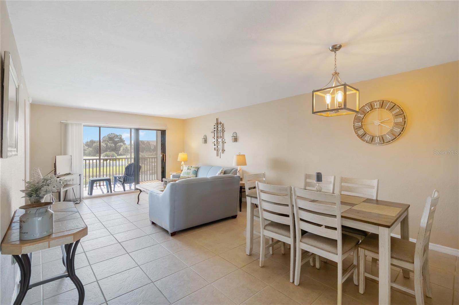 Image 4 of 34 For 175 Kings Highway 1022