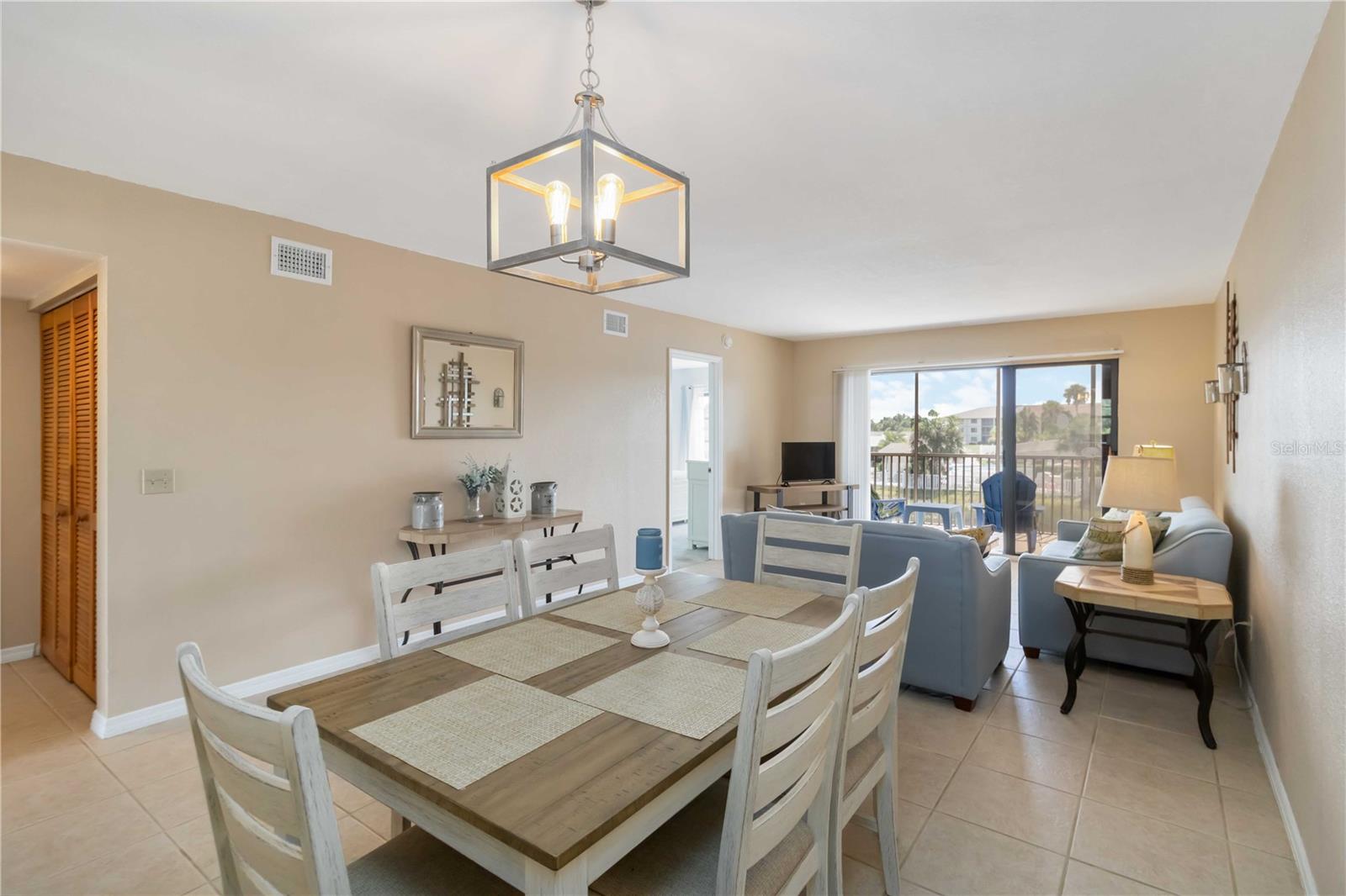 Image 5 of 34 For 175 Kings Highway 1022