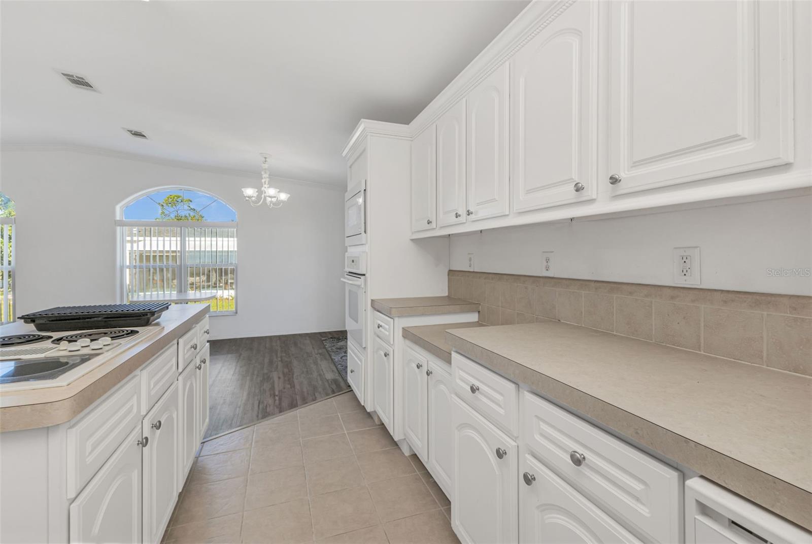 Image 16 of 54 For 27980 Roanoke Circle