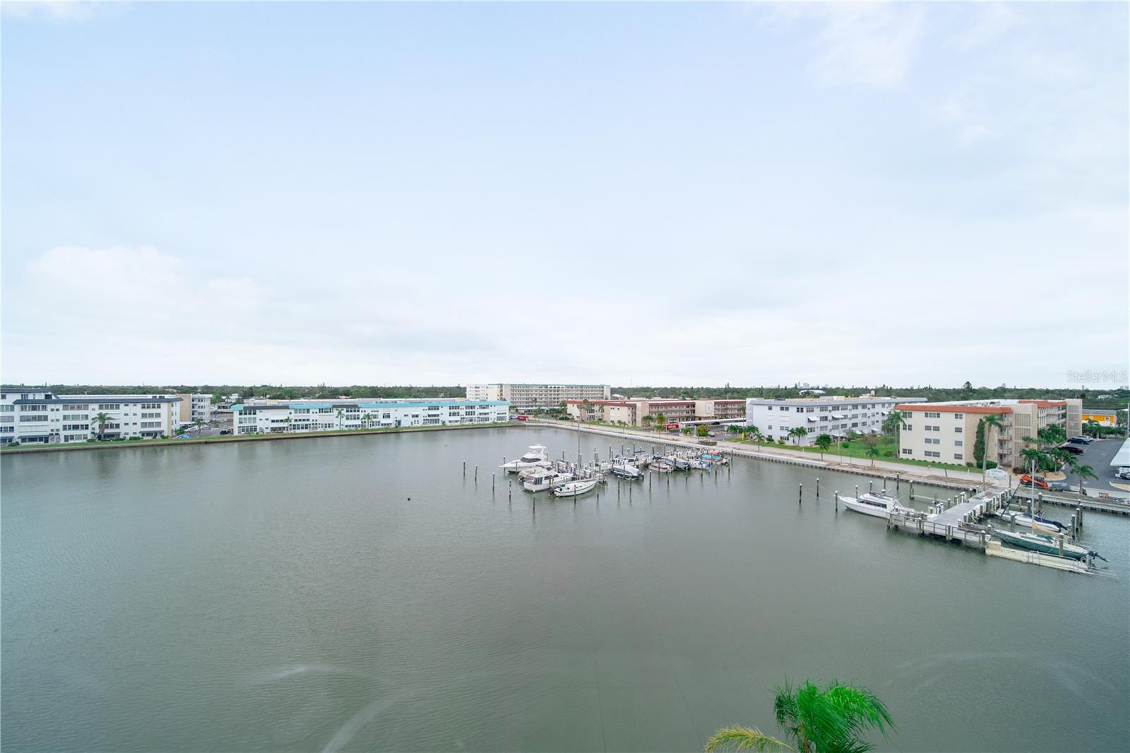 Image 16 of 30 For 5925 Shore Boulevard S 606