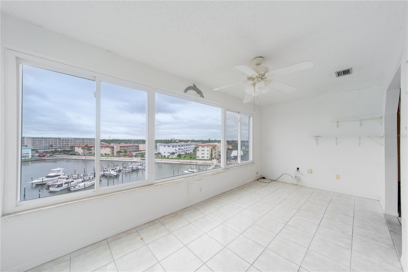 Image 17 of 30 For 5925 Shore Boulevard S 606