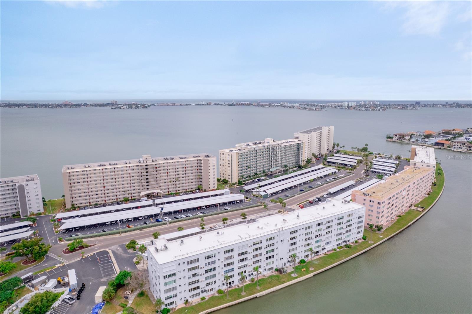 Image 3 of 30 For 5925 Shore Boulevard S 606