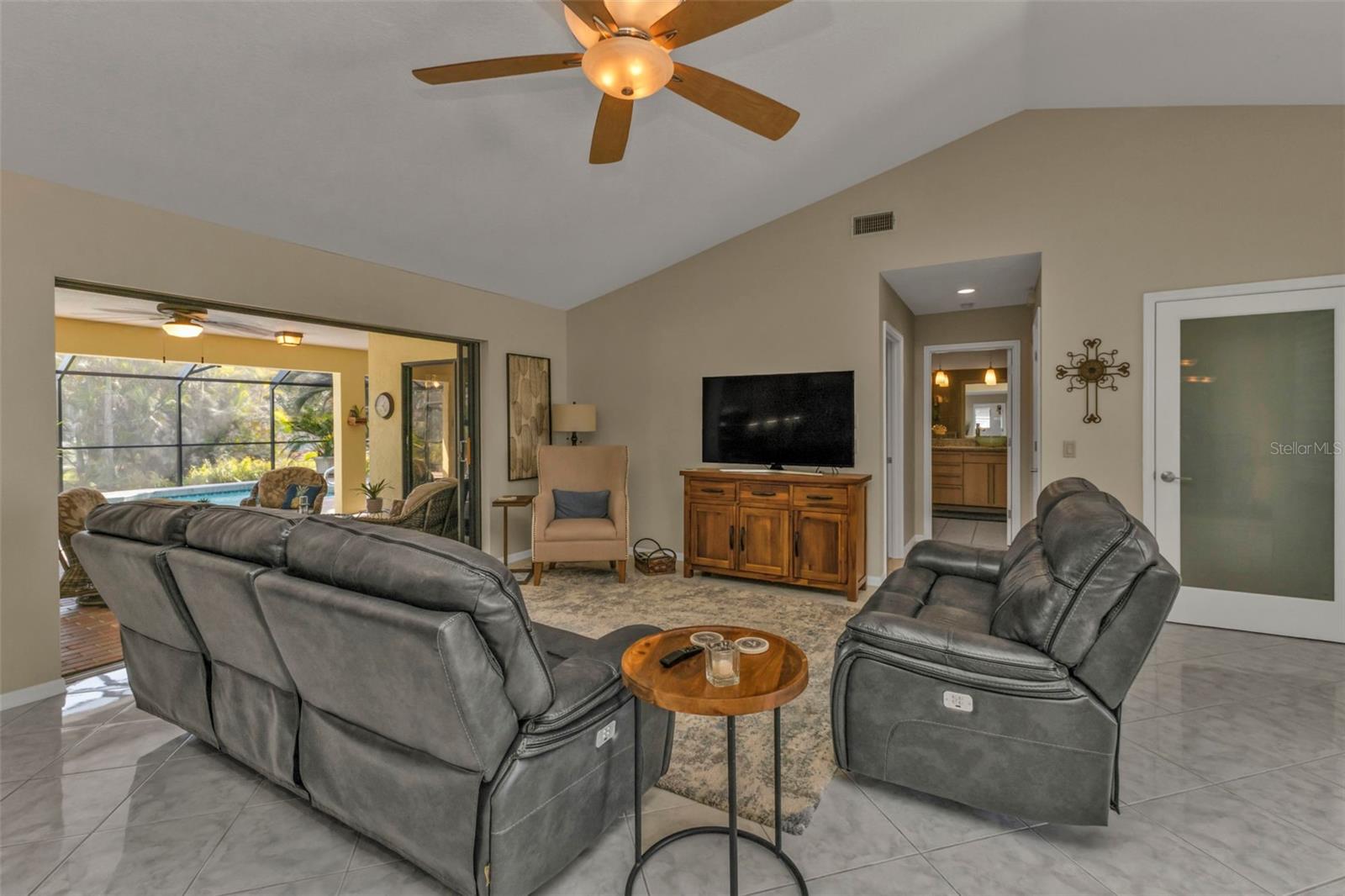 Image 17 of 77 For 4315 Cape Haze Drive