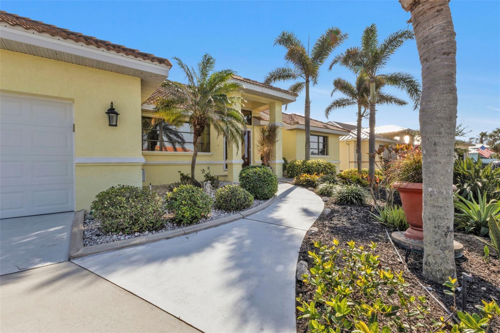 Image 4 of 77 For 4315 Cape Haze Drive