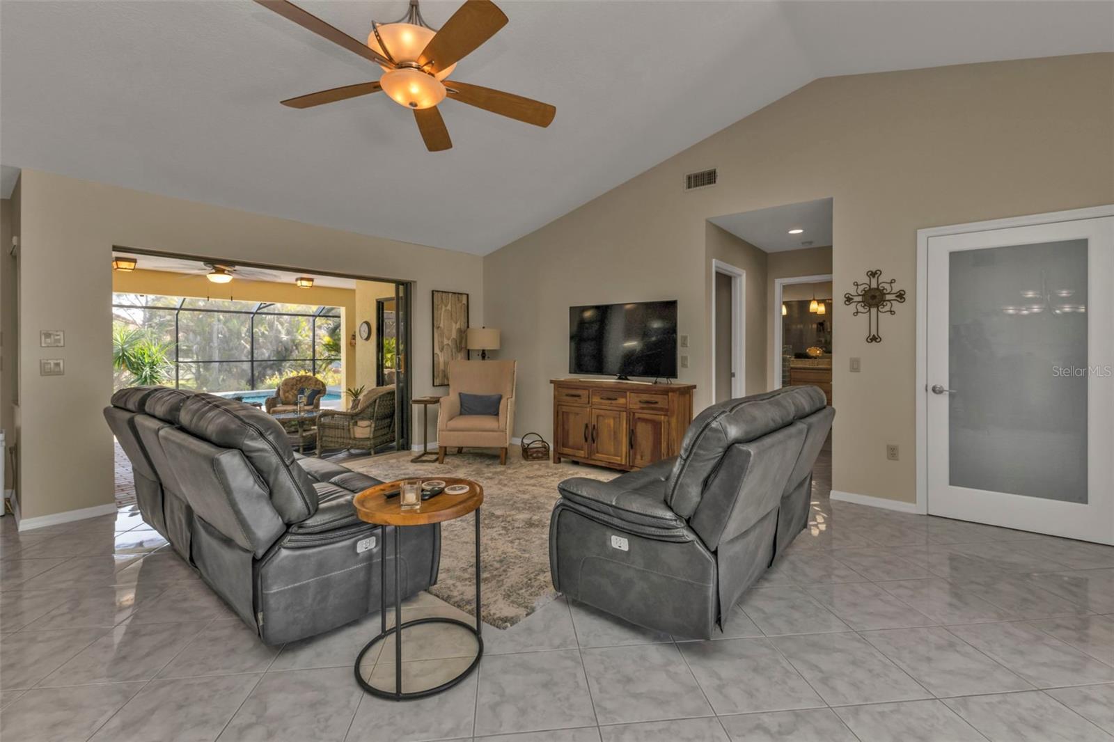 Image 6 of 77 For 4315 Cape Haze Drive