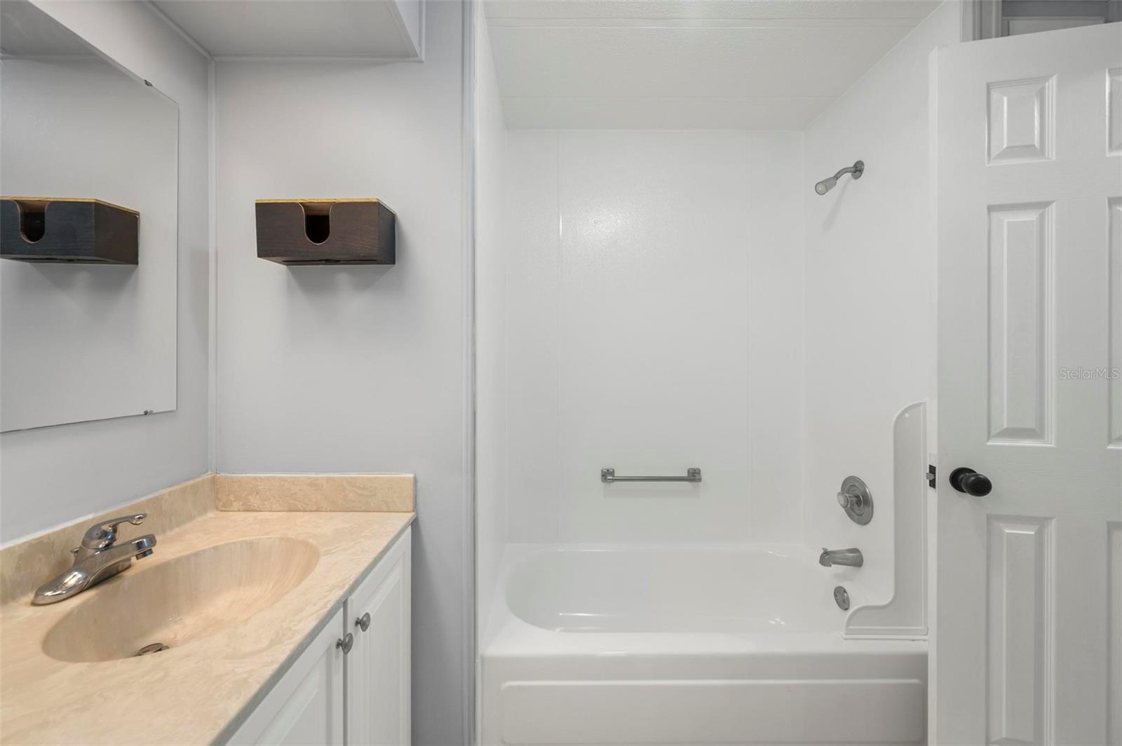 Image 25 of 56 For 1000 Kings Highway 480