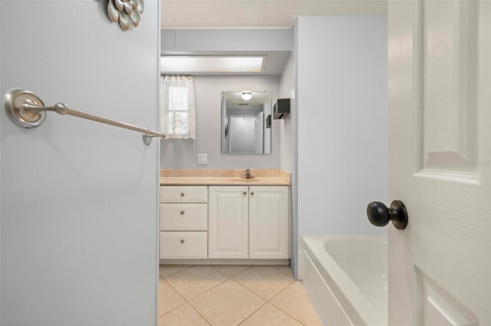 Image 26 of 56 For 1000 Kings Highway 480