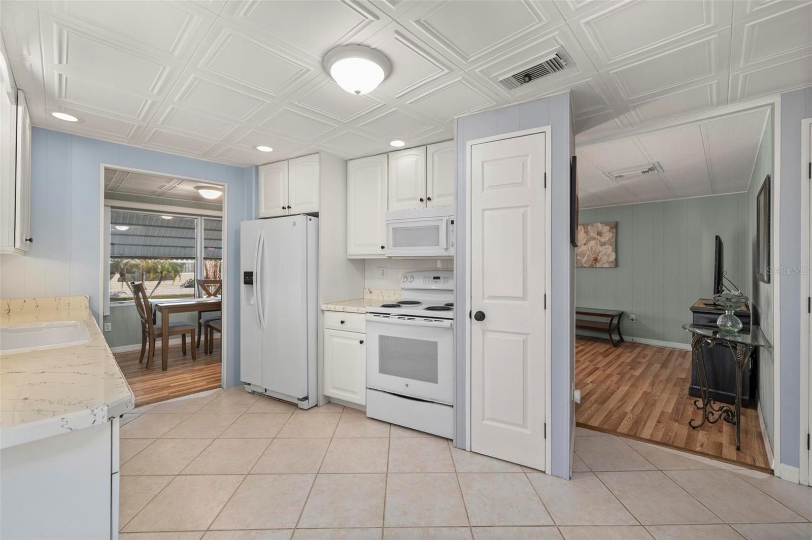 Image 6 of 56 For 1000 Kings Highway 480