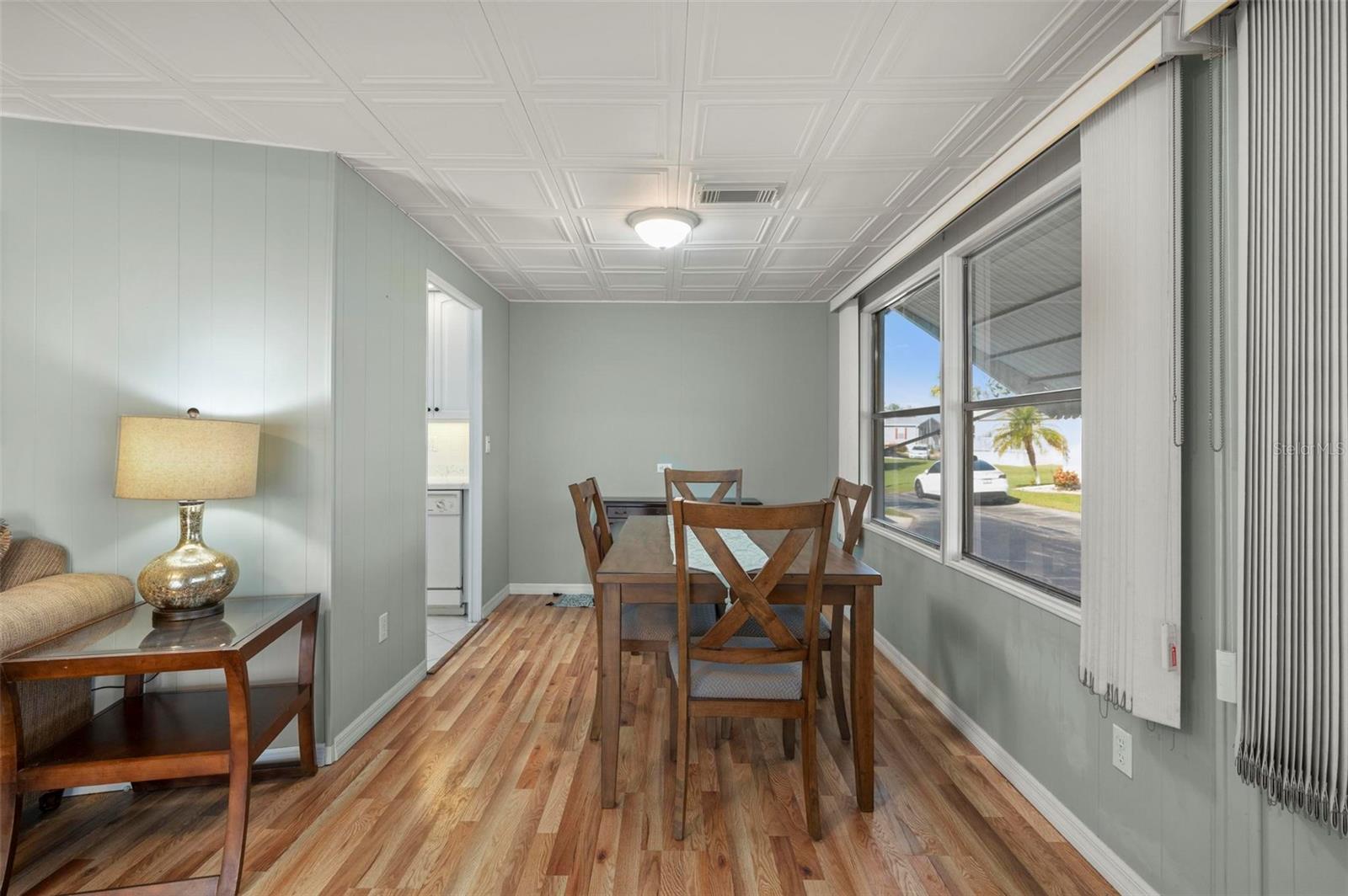 Image 9 of 56 For 1000 Kings Highway 480