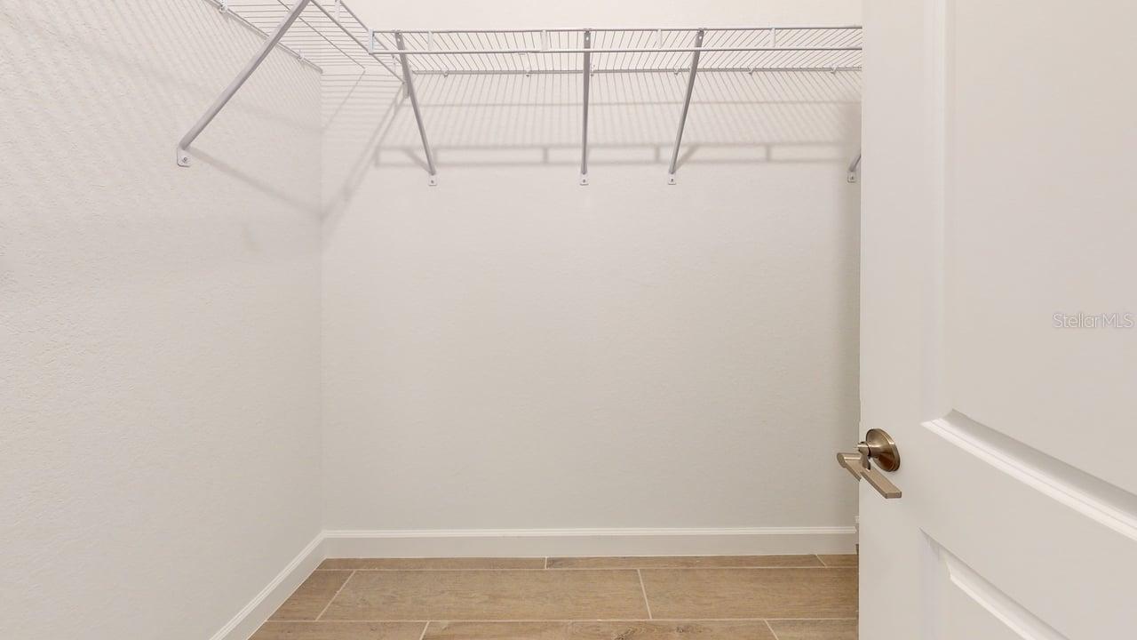 Image 17 of 37 For 7949 Lakes Edge Lane