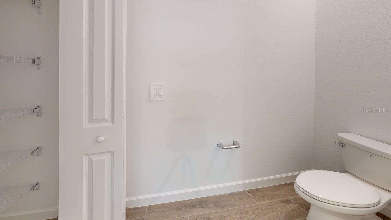 Image 21 of 37 For 7949 Lakes Edge Lane