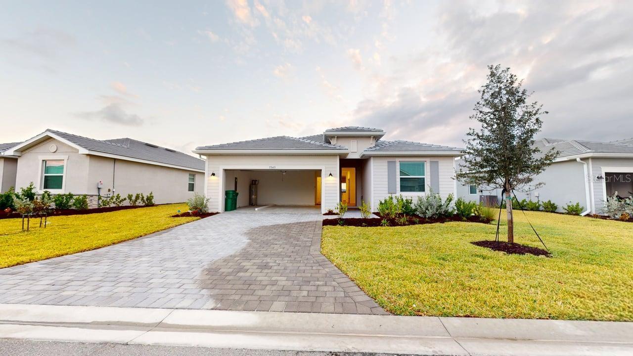 Image 3 of 37 For 7949 Lakes Edge Lane