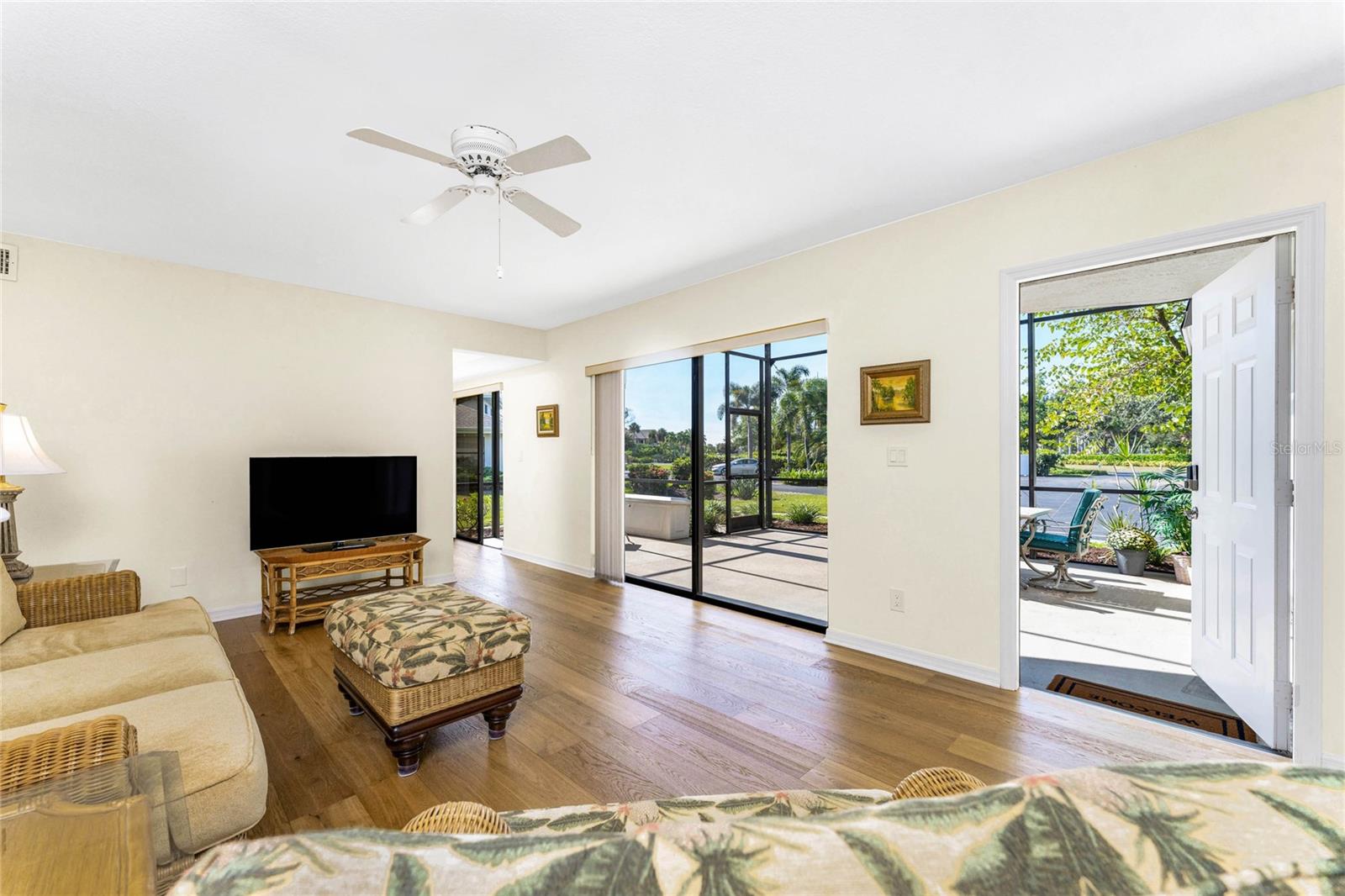Image 10 of 42 For 3021 Matecumbe Key Road Unit 4