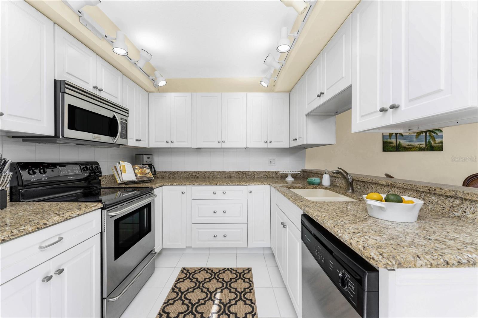 Image 19 of 42 For 3021 Matecumbe Key Road Unit 4