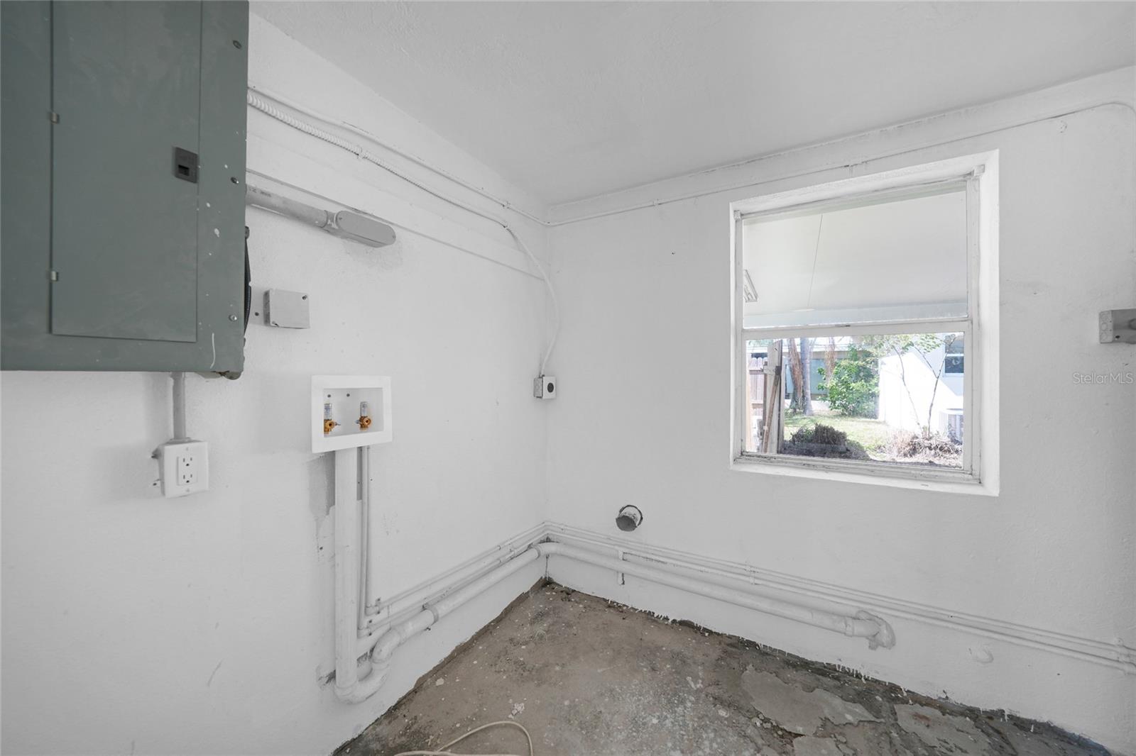 Image 24 of 34 For 23491 Harper Avenue