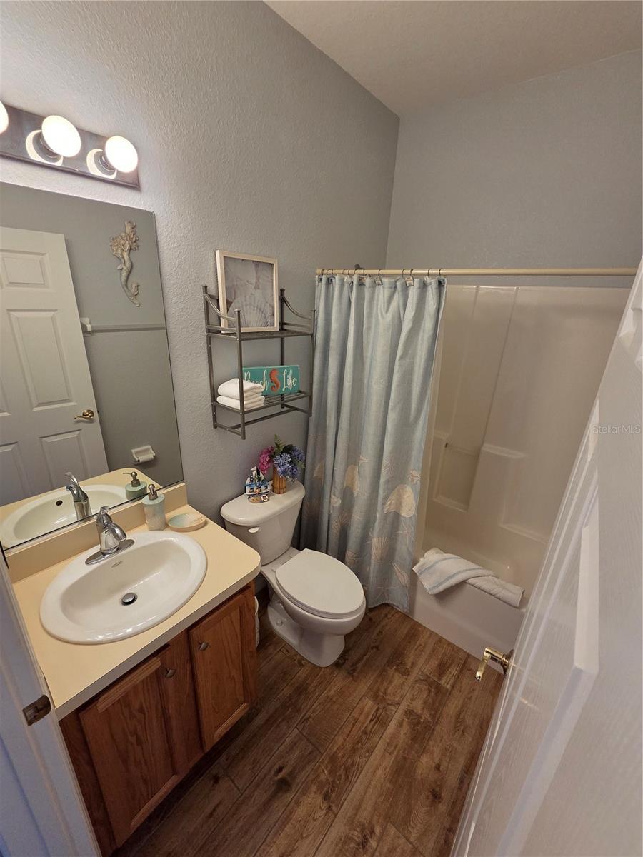 Image 18 of 37 For 24500 Bramhope Court