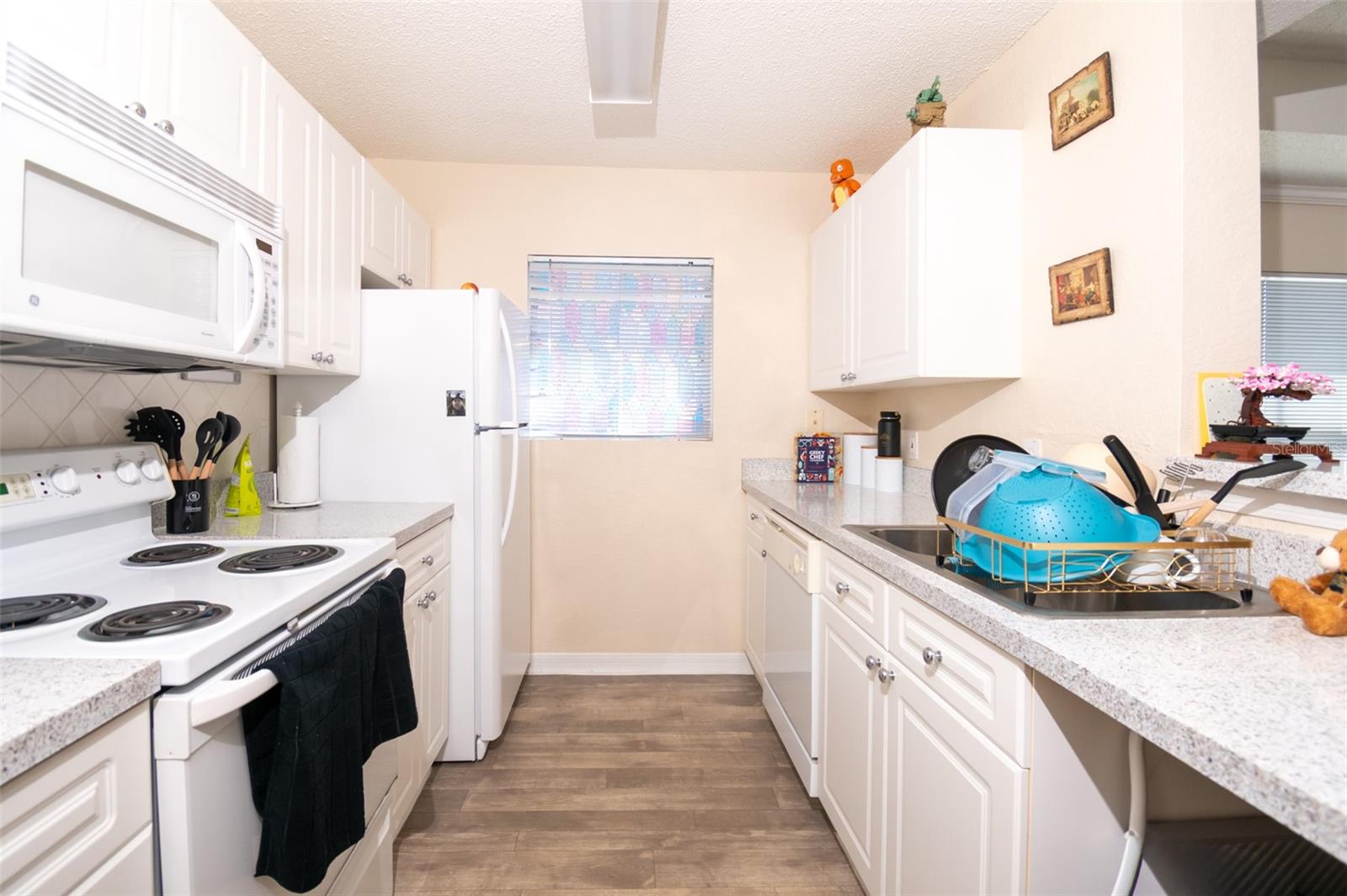 Image 3 of 23 For 18001 Richmond Place Drive 1137