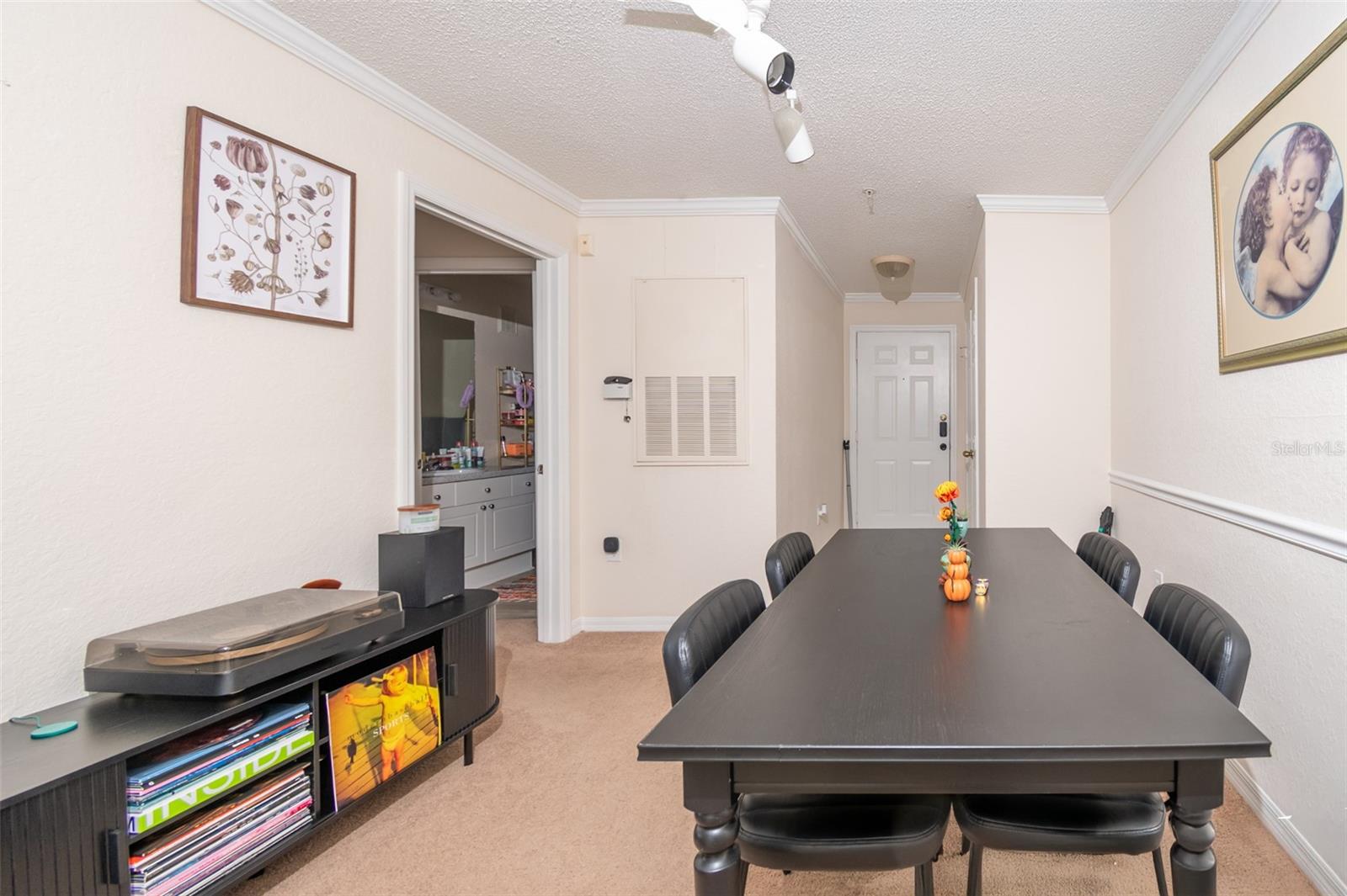 Image 5 of 23 For 18001 Richmond Place Drive 1137