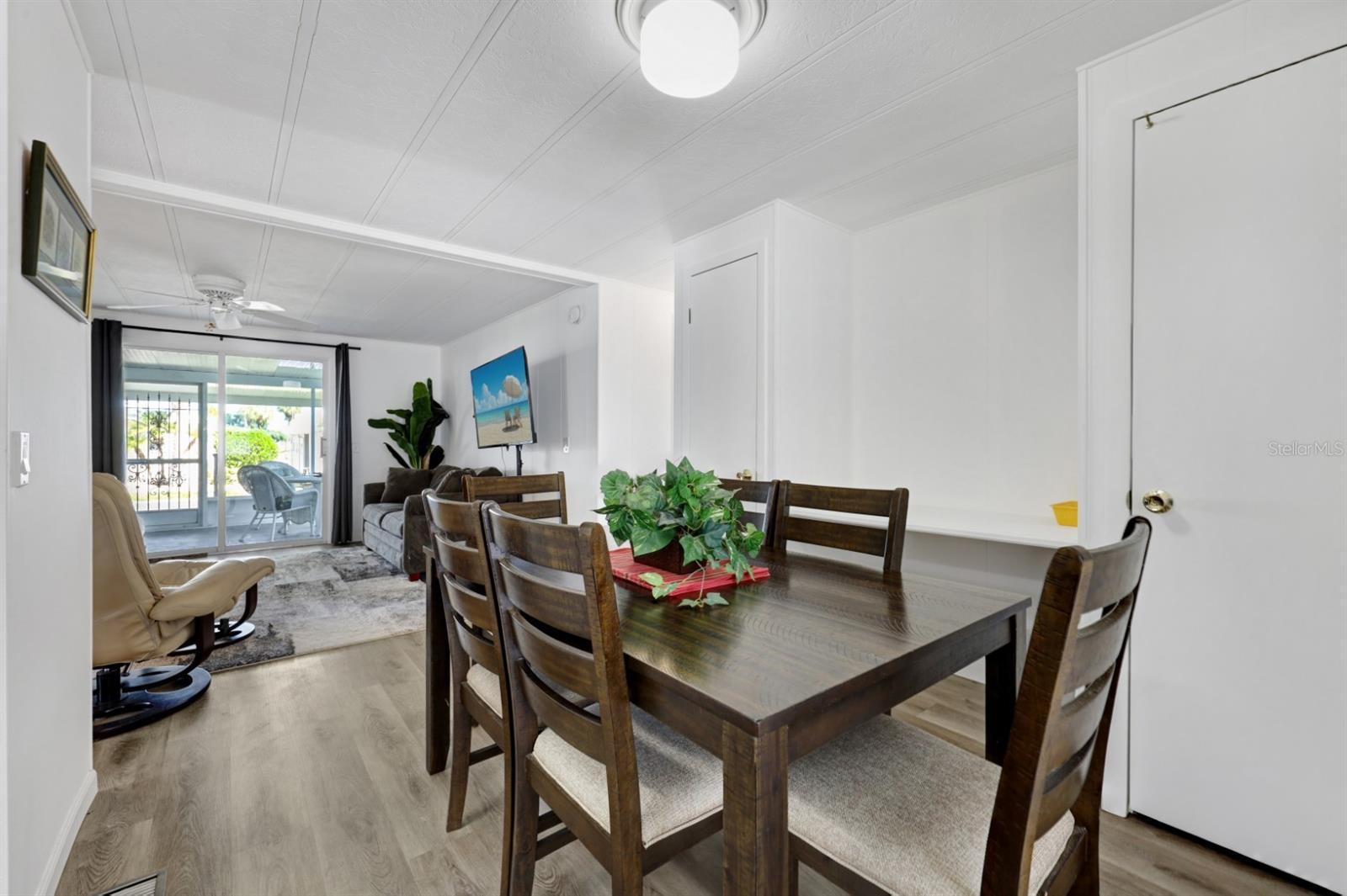 Image 10 of 81 For 2100 Kings Highway 877