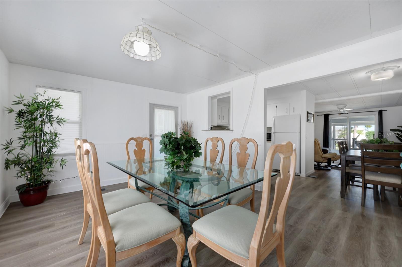 Image 13 of 81 For 2100 Kings Highway 877