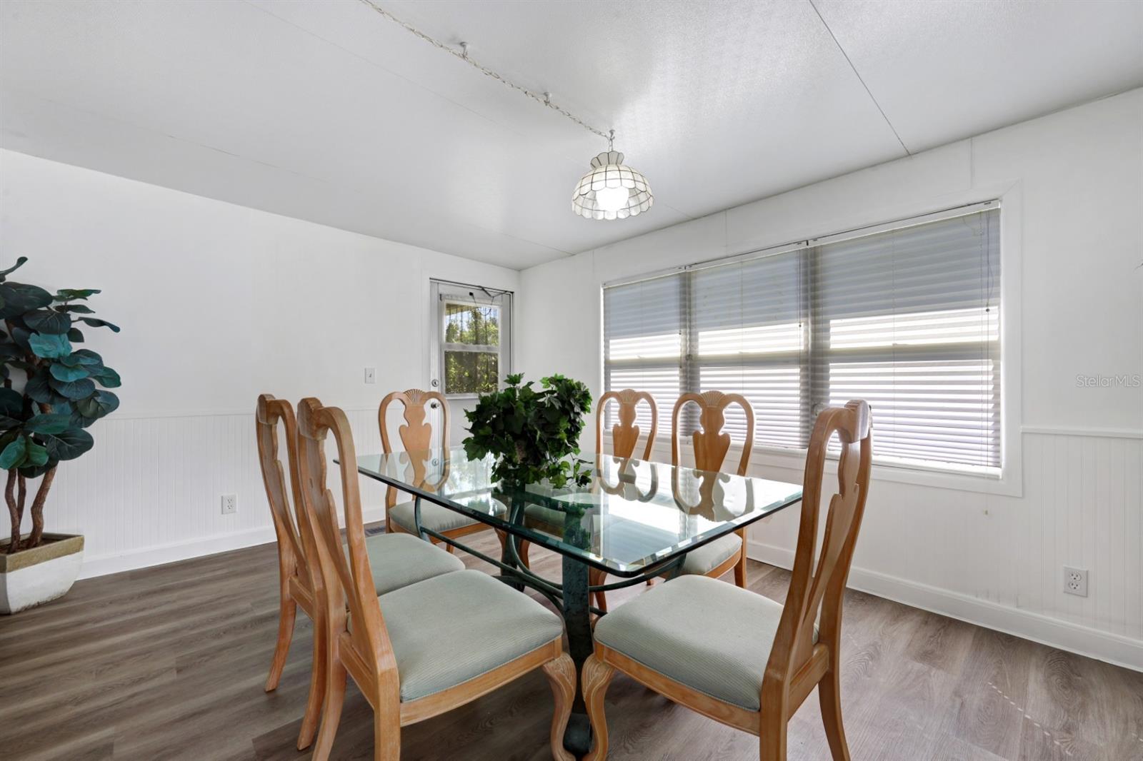 Image 14 of 81 For 2100 Kings Highway 877