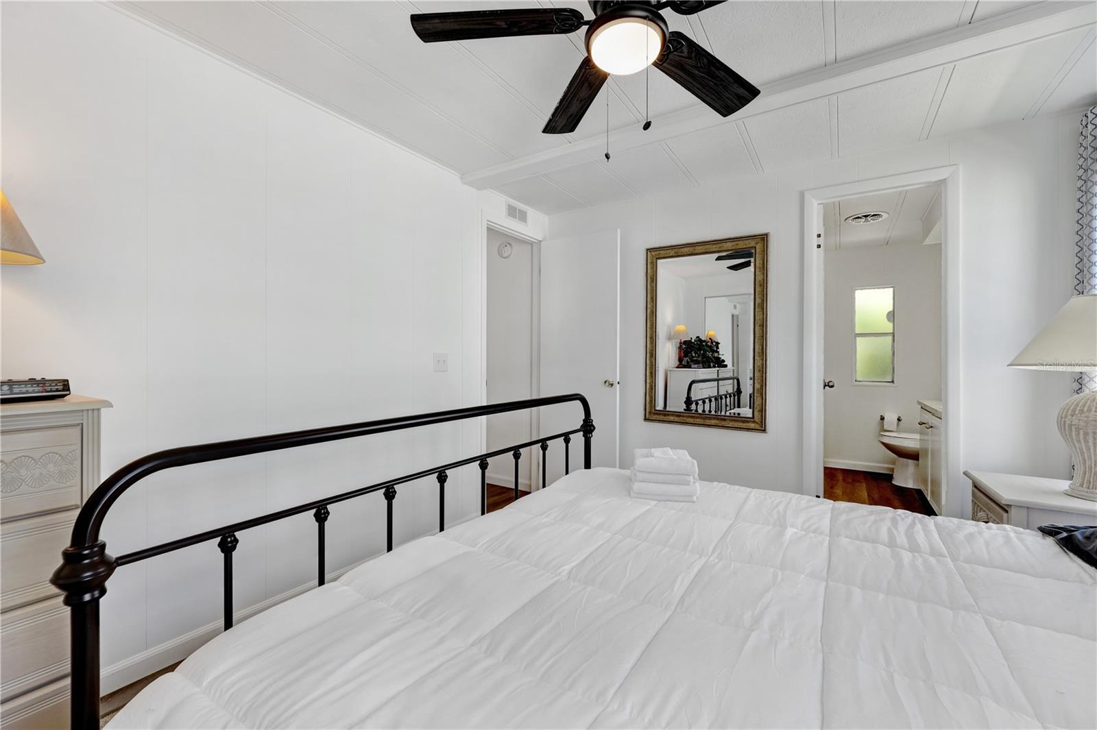 Image 16 of 81 For 2100 Kings Highway 877