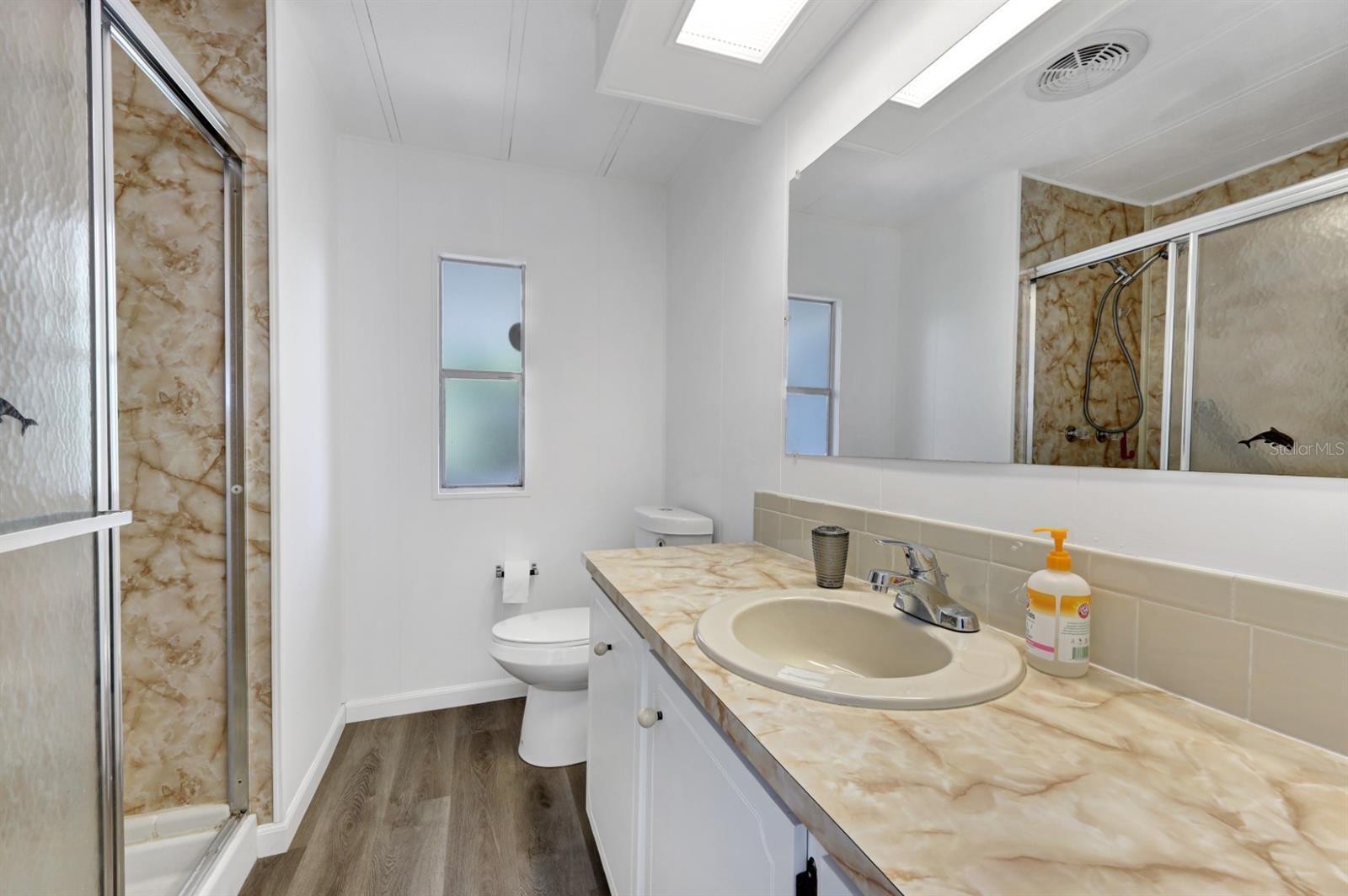 Image 18 of 81 For 2100 Kings Highway 877