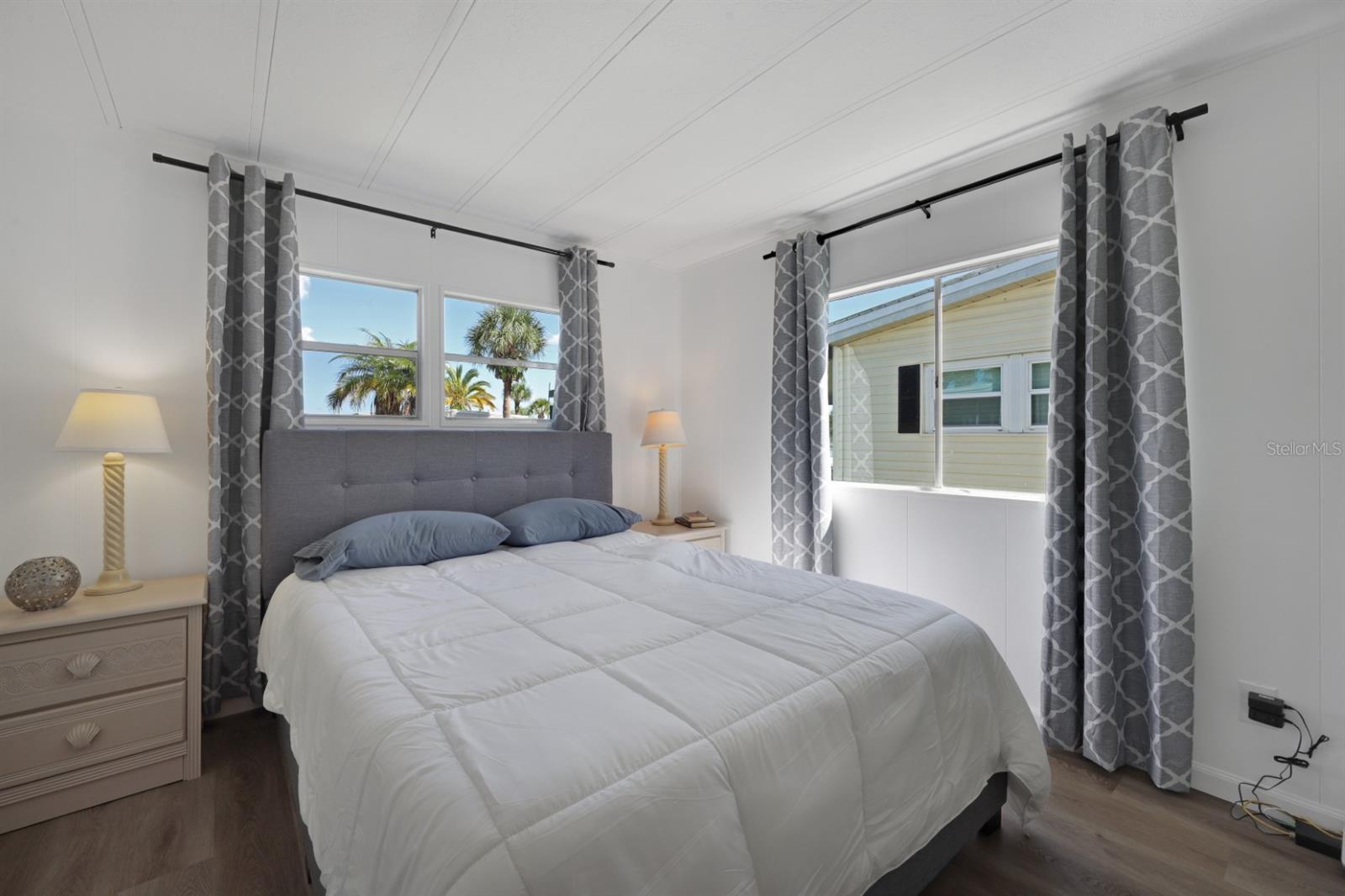 Image 19 of 81 For 2100 Kings Highway 877