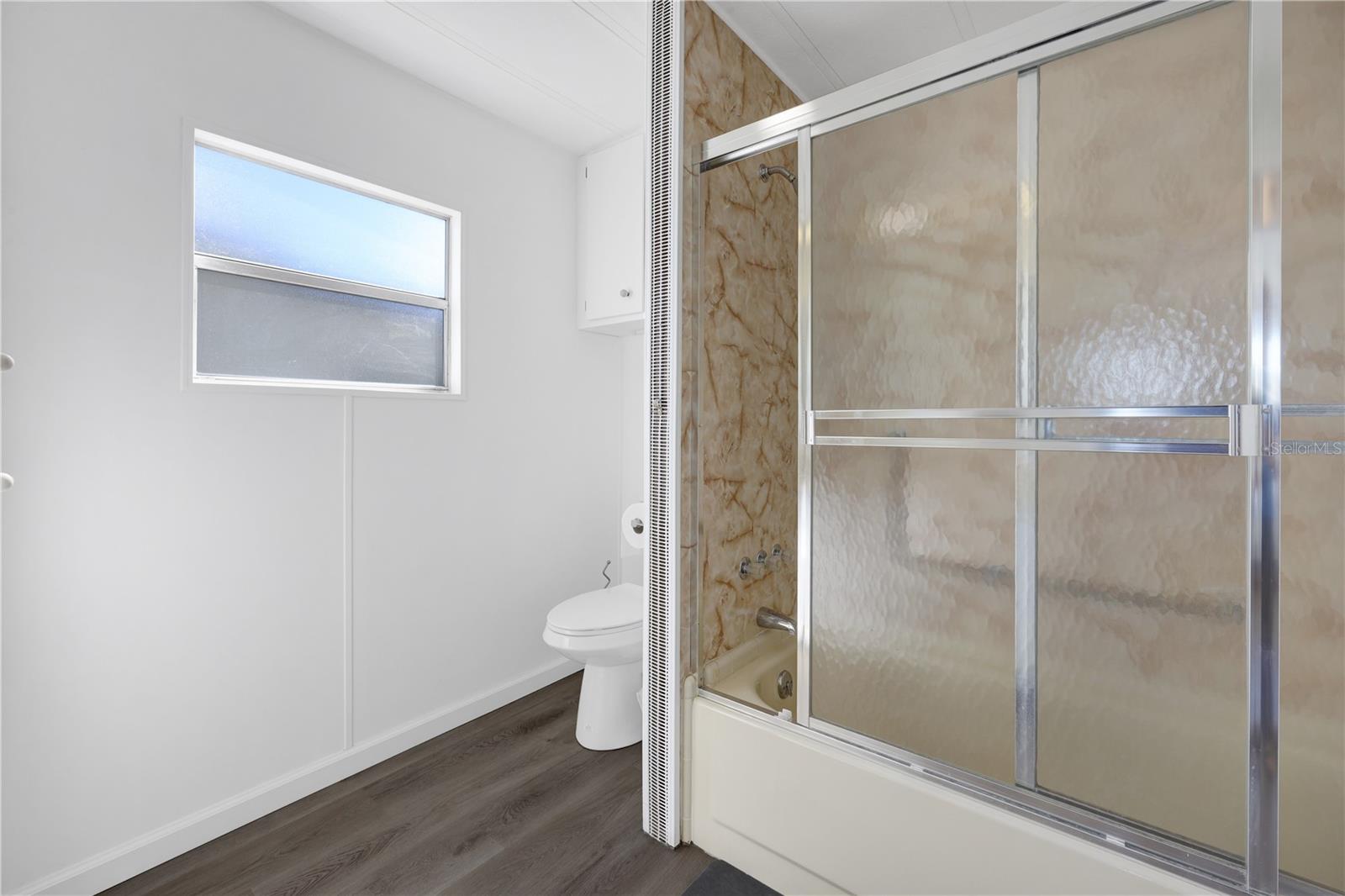 Image 21 of 81 For 2100 Kings Highway 877