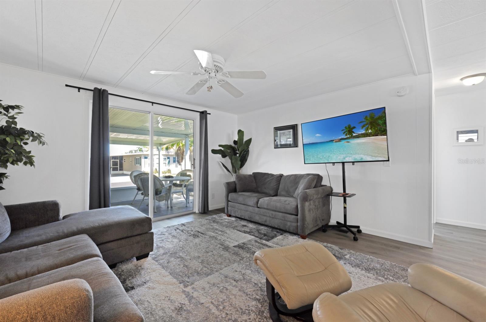 Image 6 of 81 For 2100 Kings Highway 877