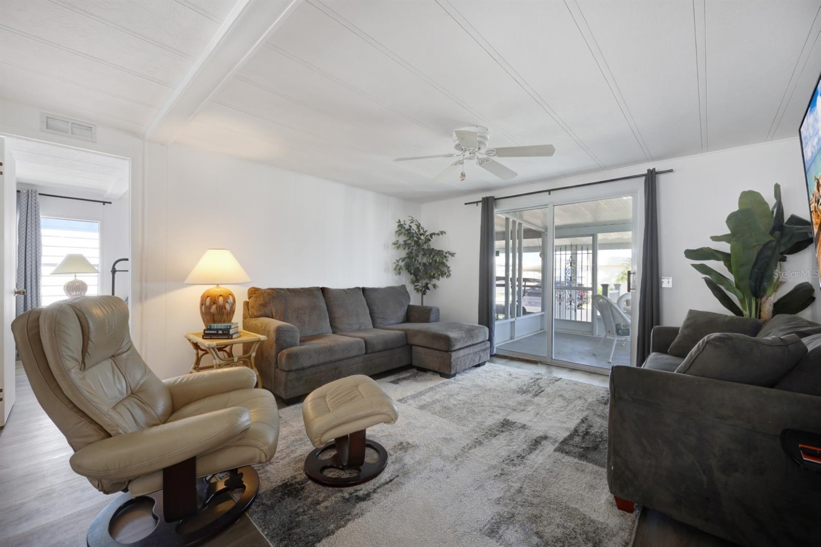 Image 7 of 81 For 2100 Kings Highway 877