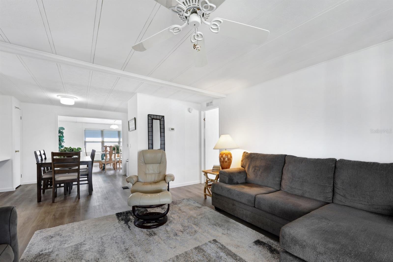 Image 8 of 81 For 2100 Kings Highway 877