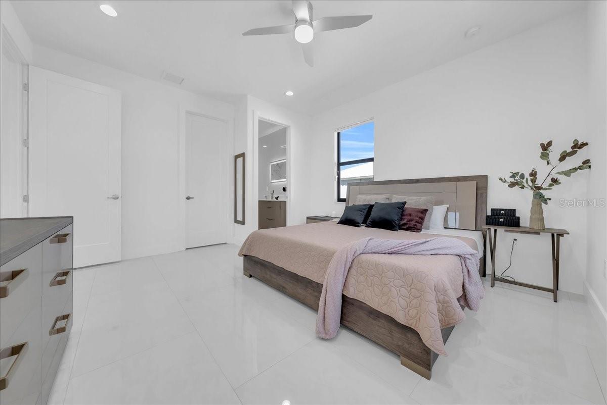 Image 11 of 43 For 363 Paisley Avenue